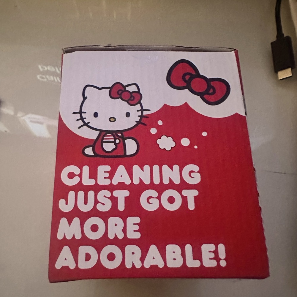 Hello kitty vanity vaccum - Picture 4 of 4